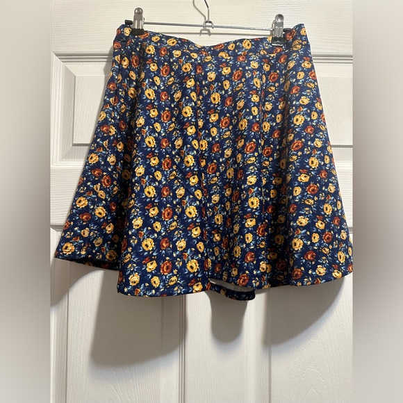 Forever 21 Dresses & Skirts - Forever 21 Skirt Womens Floral Mini Skirt
